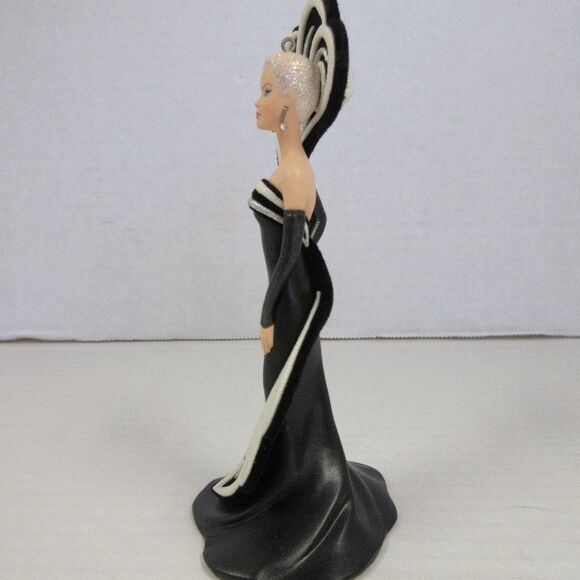 HALLMARK Christmas Keepsake Ornament 45th Anniversary BARBIE Lighted Stand‎ 2004 - Picture 3 of 16